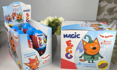 ТРИ КОТА КАНИКУЛЫ MAGIC EGG Карамель в пласт. яйце с подарком 12шт/уп УТ69029